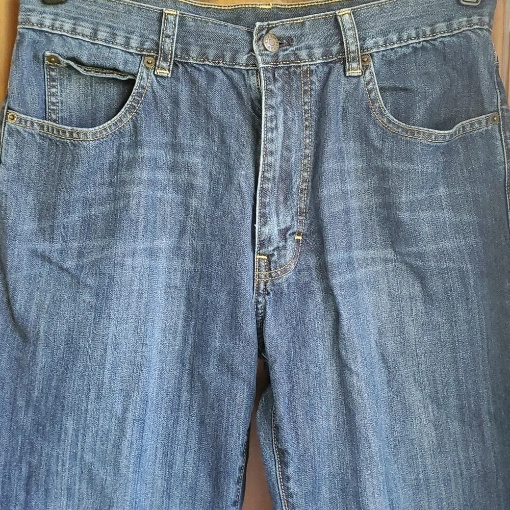 J.CREW MENS BLUE‎ JEANS, size 33 X 30. StrIaight Fit throught hip & thigh. Good